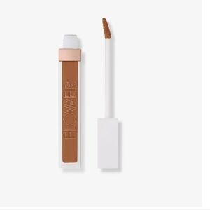 LAST ONE 🔥  Flower light illusion full coverage concealer